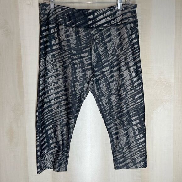 Under Armour black and grey capri length compression leggings, size XL - Picture 1 of 11